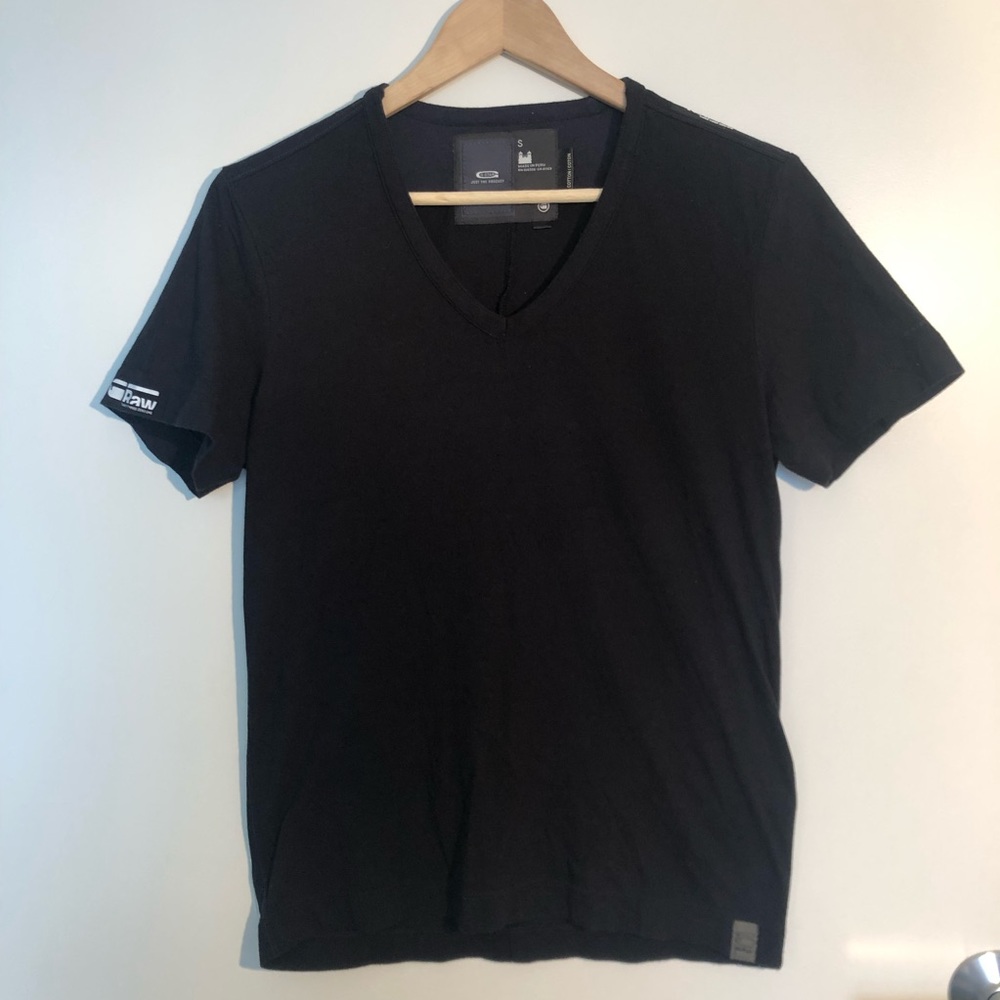 Men’s G-Star Raw Black V neck shirt.